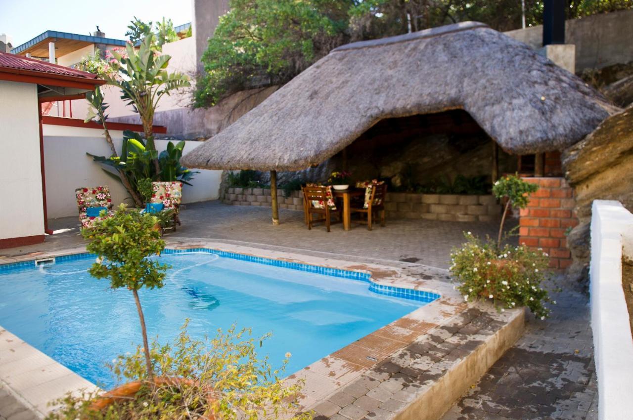 Hotel Pension Casa Africana Виндхук Экстерьер фото