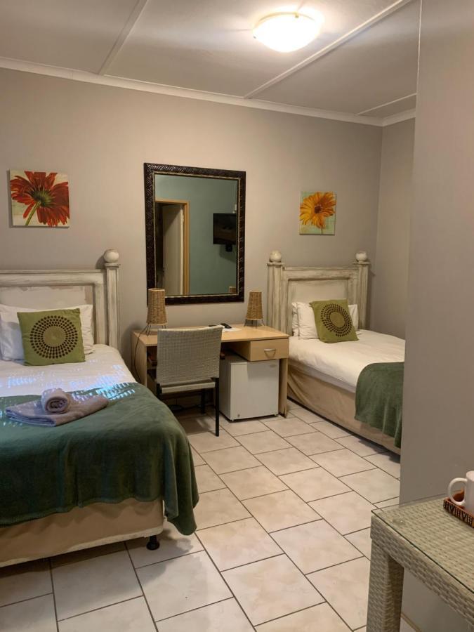 Hotel Pension Casa Africana Виндхук Экстерьер фото
