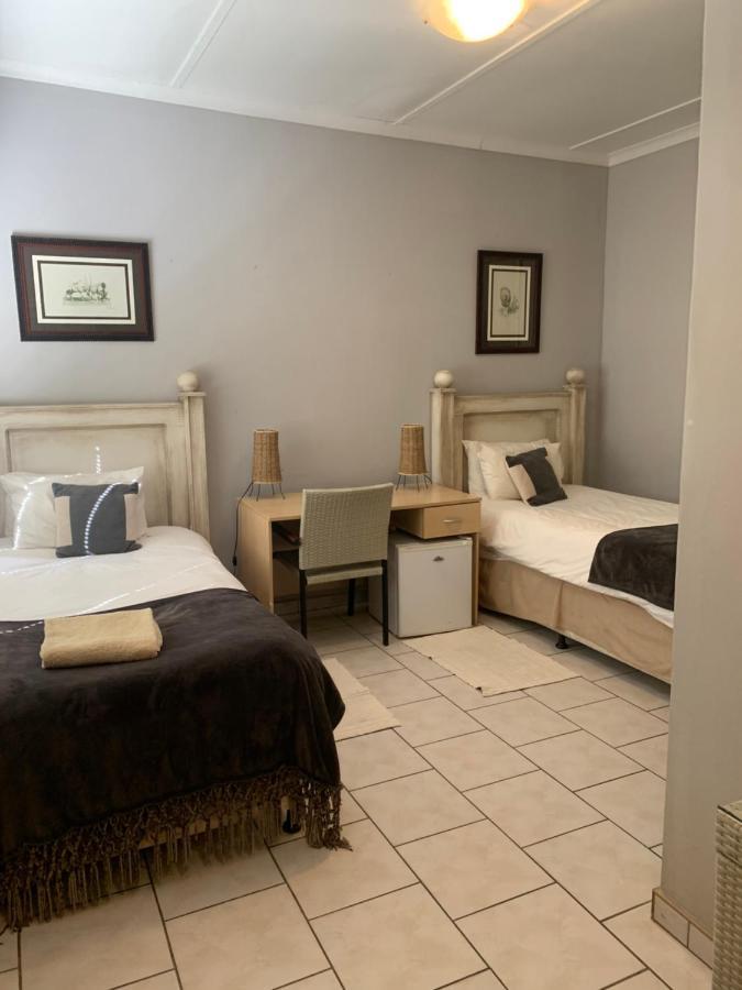 Hotel Pension Casa Africana Виндхук Экстерьер фото
