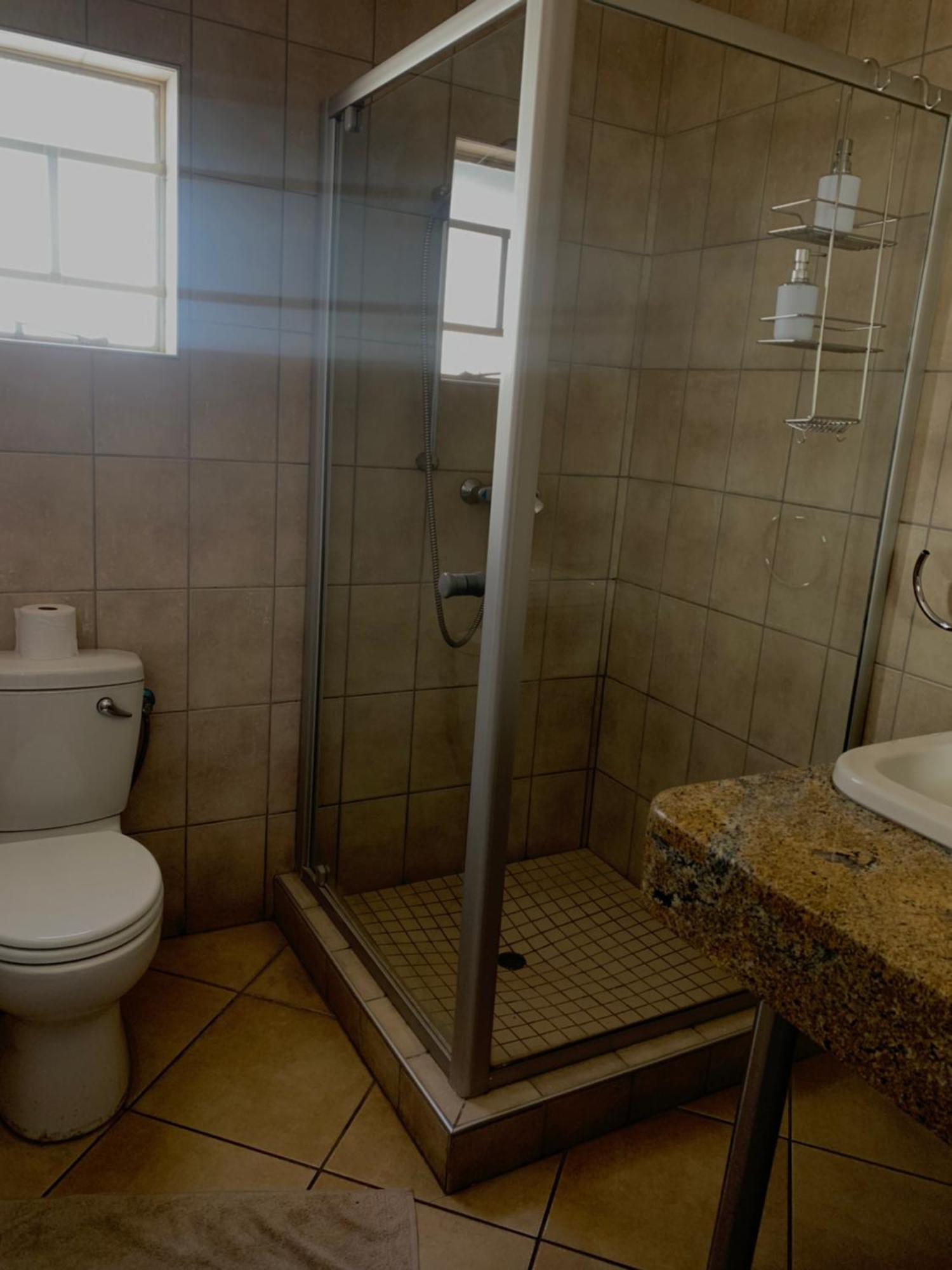 Hotel Pension Casa Africana Виндхук Экстерьер фото