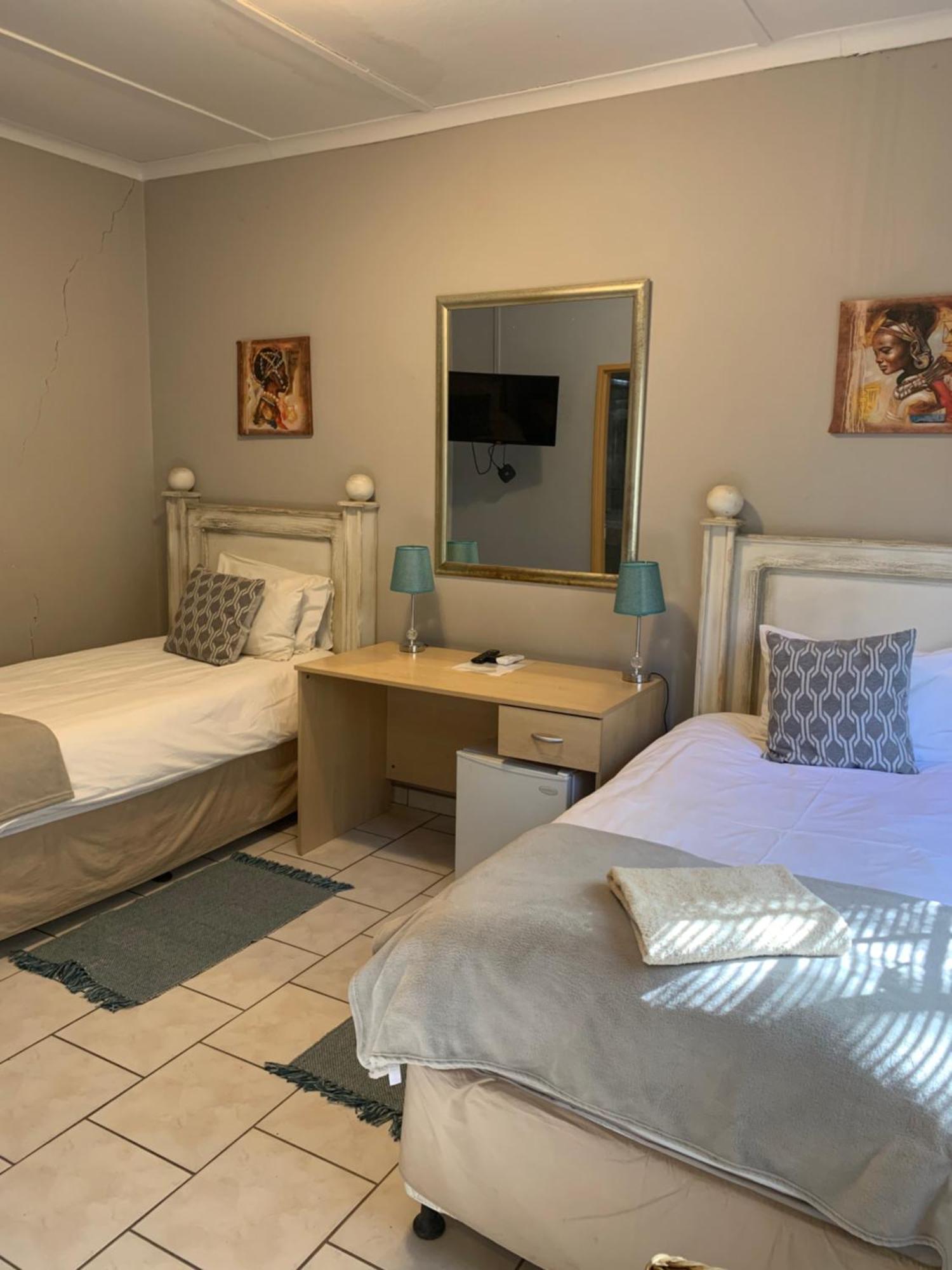 Hotel Pension Casa Africana Виндхук Экстерьер фото